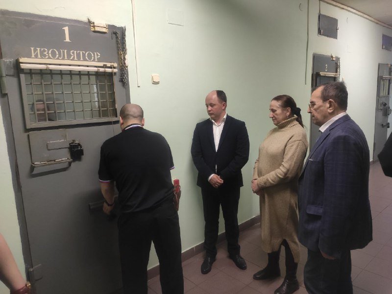 Представители Общественного совета при краевом Главке посетили изолятор временного содержания емельяновской полиции